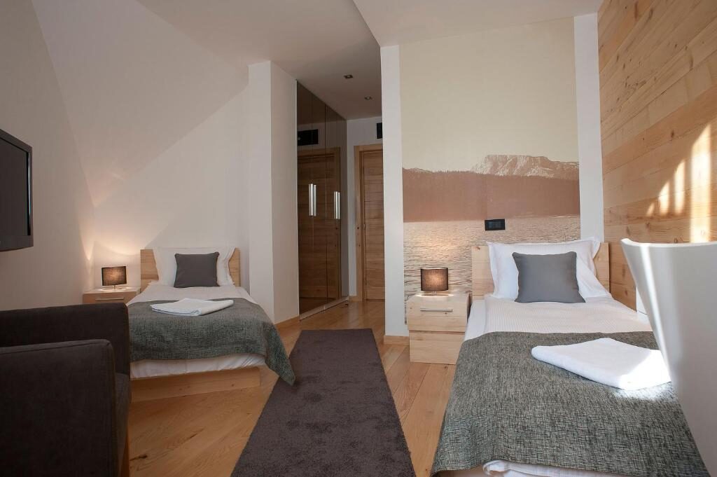 Family room with twin beds at Hotel Žabljak